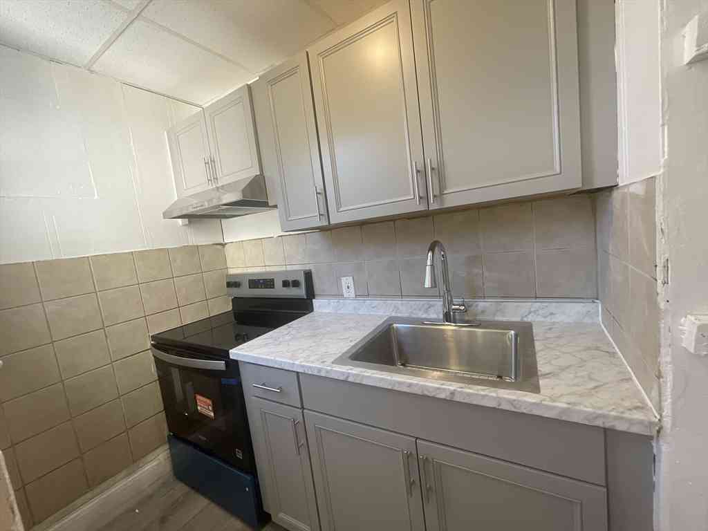 Apartment For Rent - 18 Lawton Ave #3<br/> Lynn, MA 01902