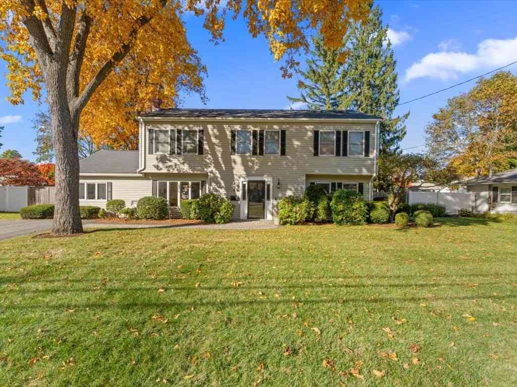 Homes For Sale - 8 Flynn St<br/> Natick, MA 01760