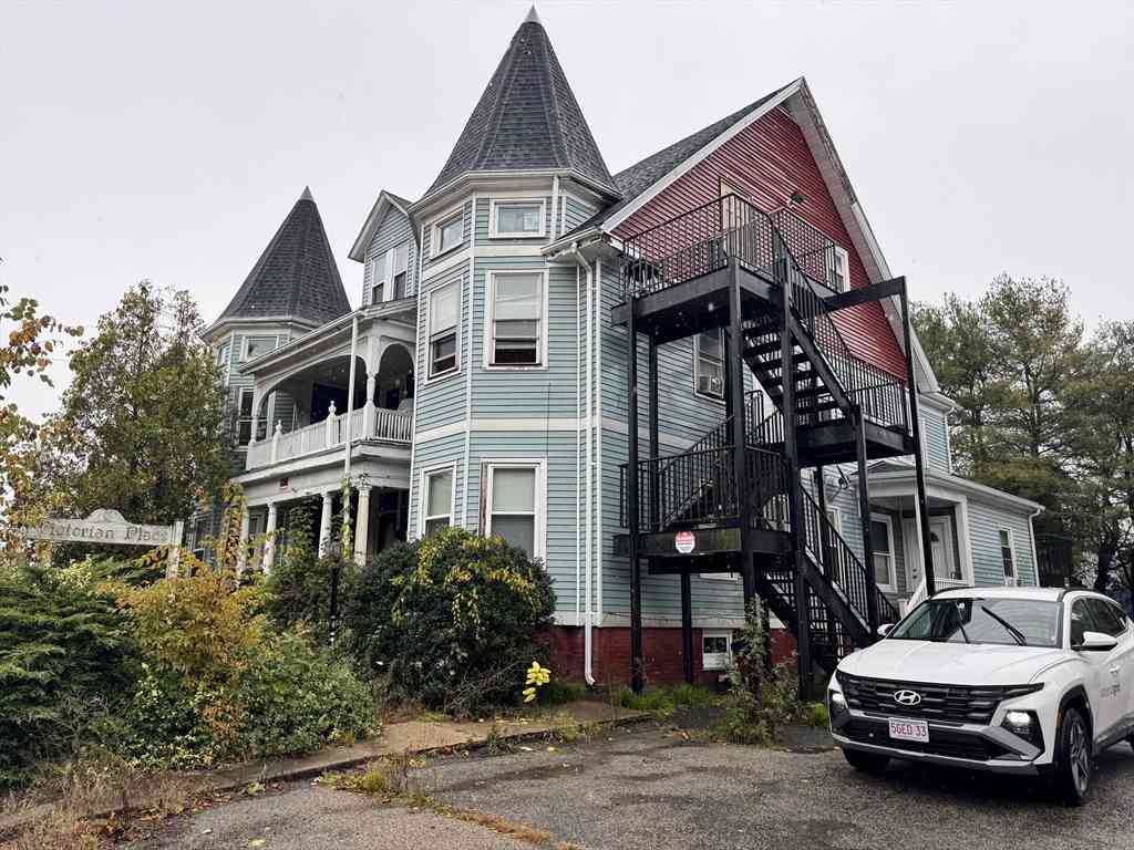 Apartment For Rent - 41 Pleasant St #1<br/> Attleboro, MA 02703