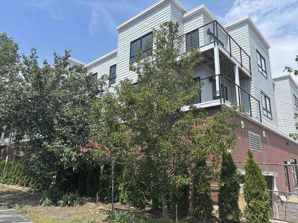 Condo For Rent - 1391 Main Street #205<br/> Walpole, MA 02081