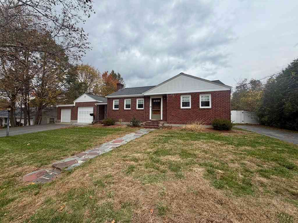 Homes For Sale - 6 Vineyard Ave<br/> Clinton, MA 01510
