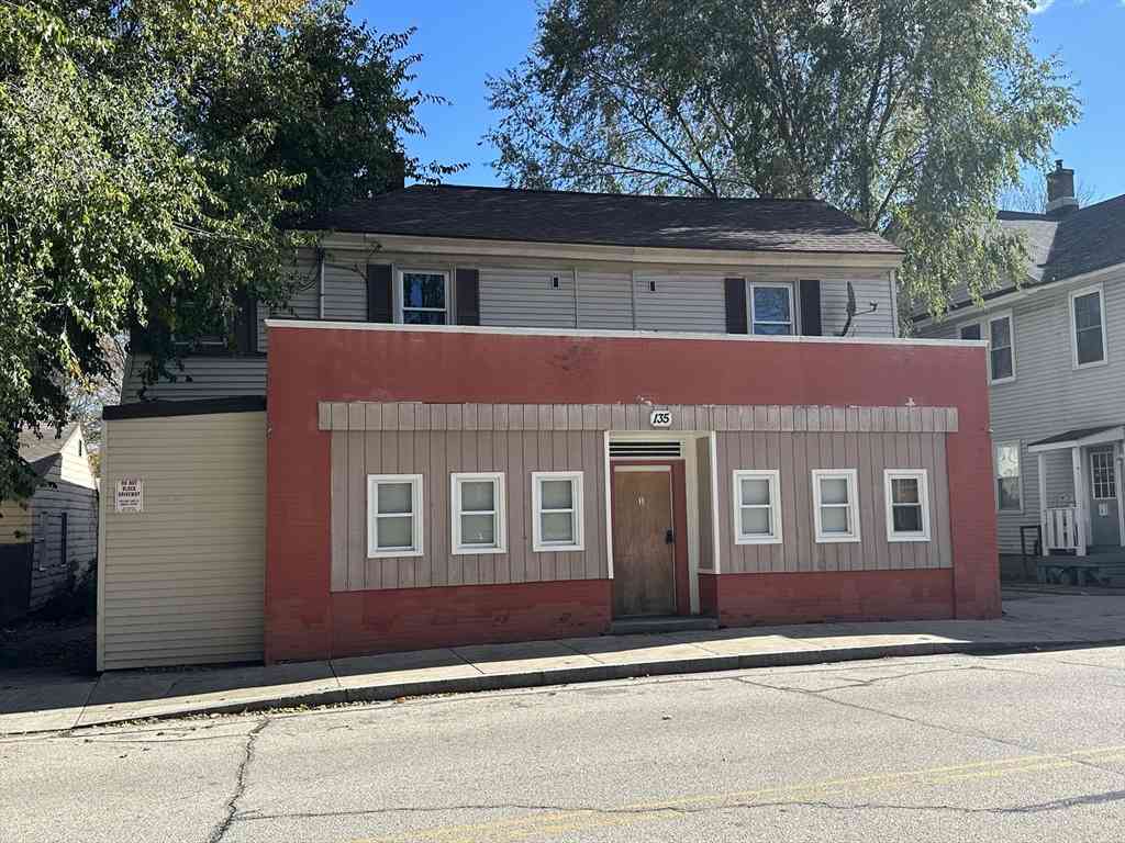 Multifamily For Sale - 135 Elm St<br/> Worcester County, Southbridge, MA 01550