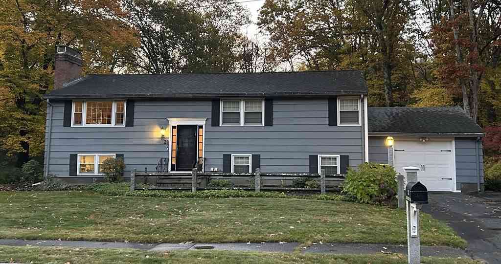Homes For Sale - 21 Blackberry Lane<br/> Middlesex County, Framingham, MA 01701