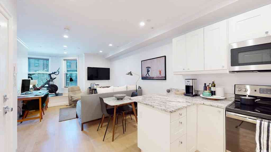 Apartment For Rent - 296 Beacon #5<br/> Boston, MA 02116