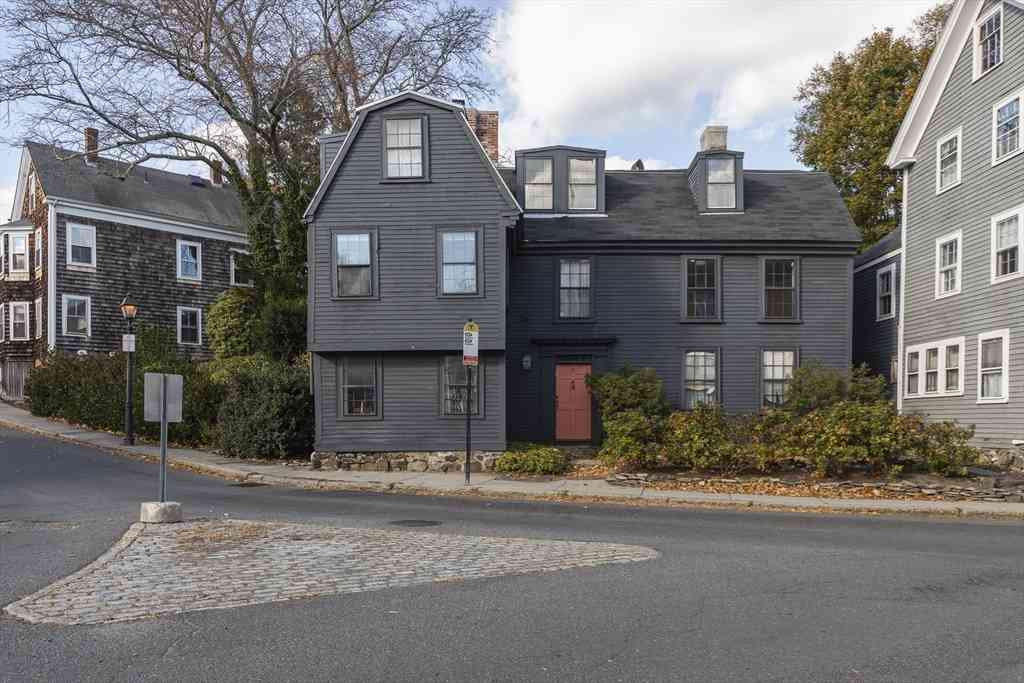 Apartment For Rent - 1 Mugford Street #3<br/> Marblehead, MA 01945