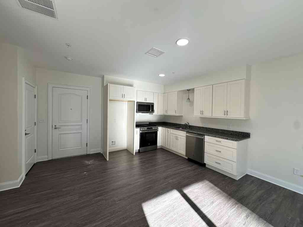 Apartment For Rent - 10 Franklin Ave #102<br/> Revere, MA 02151