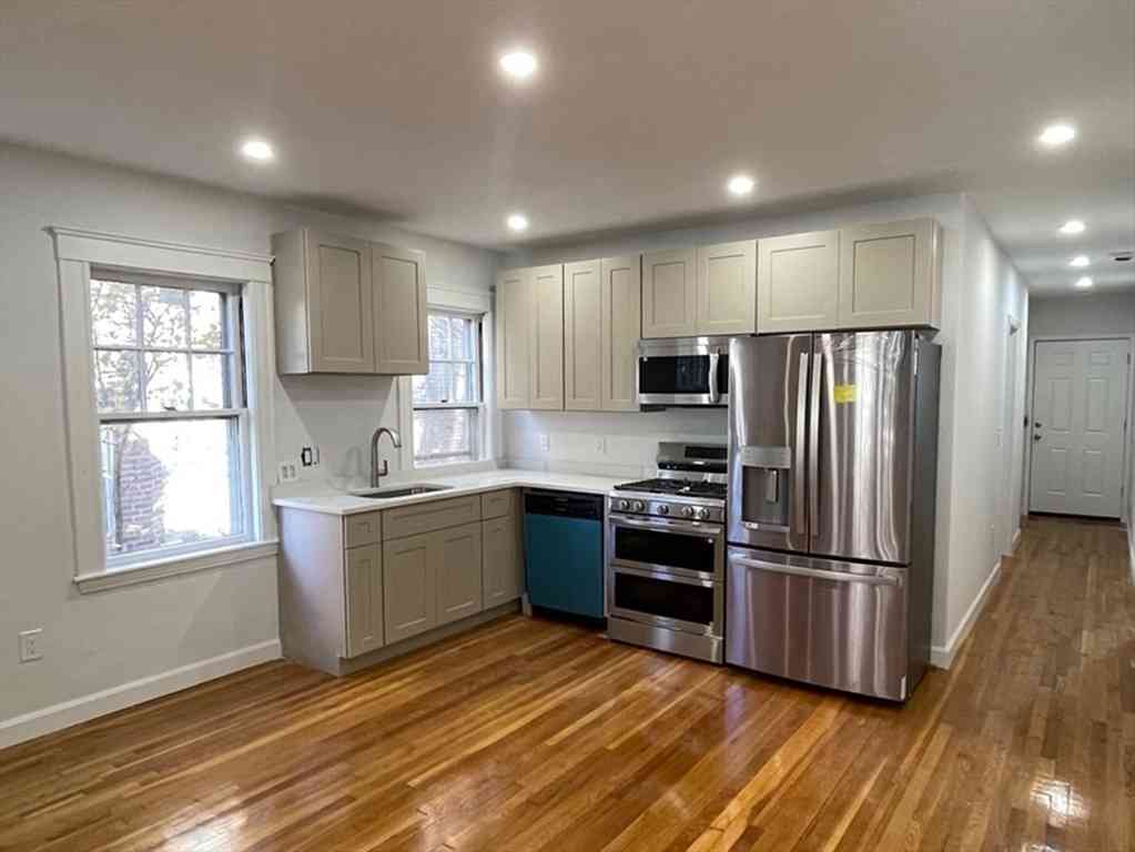 Condo For Rent - 96 Walnut #2<br/> Brookline, MA 02445