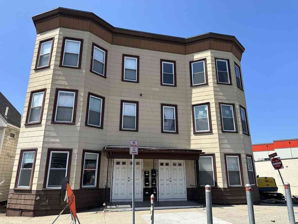 Multifamily For Rent - 181-183 Chelsea St<br/> Everett, MA 02149