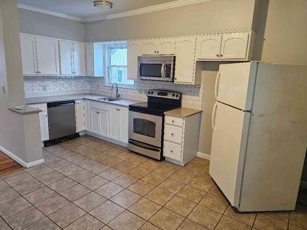 Apartment For Rent - 112 Short Street #2 WEST<br/> Fall River, MA 02720