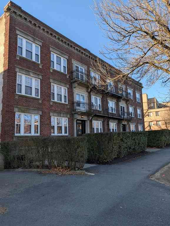 Homes For Rent - 390 Fellsway West #1<br/> Medford, MA 02155