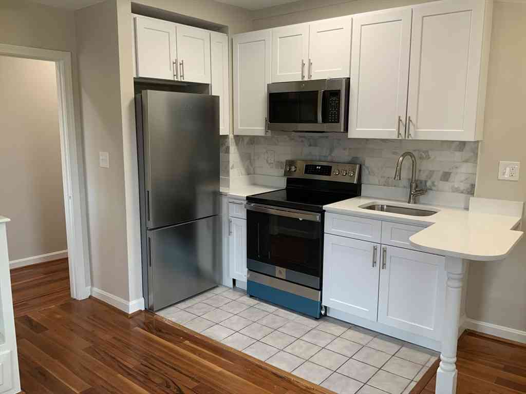 Apartment For Rent - 95 Broadway #2<br/> Salem, MA 01970