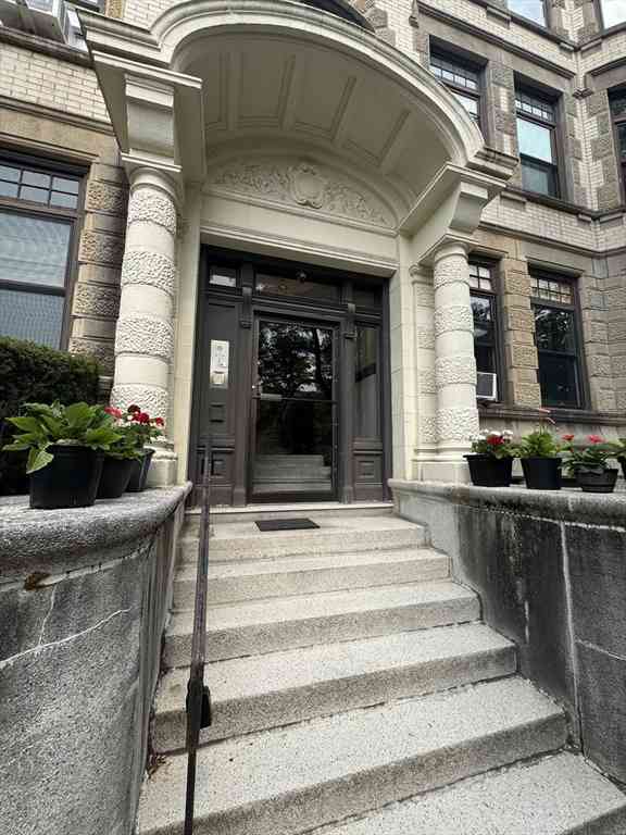 Condo For Rent - 31 Westbourne Ter #2<br/> Brookline, MA 02446
