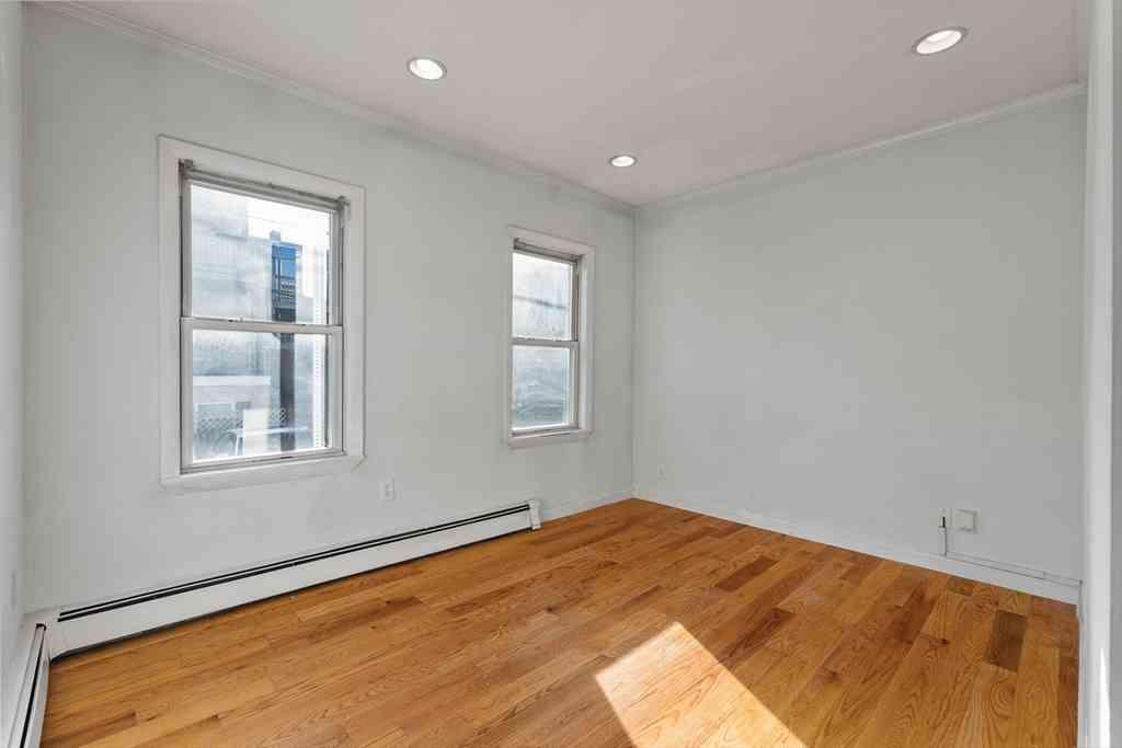 Condo For Rent - 7 Burrill Pl #1<br/> Boston, MA 02127
