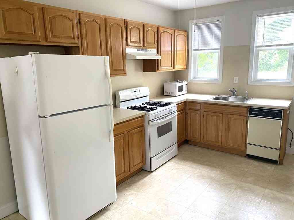 Apartment For Rent - 1139 Beacon Street #1<br/> Newton, MA 02461