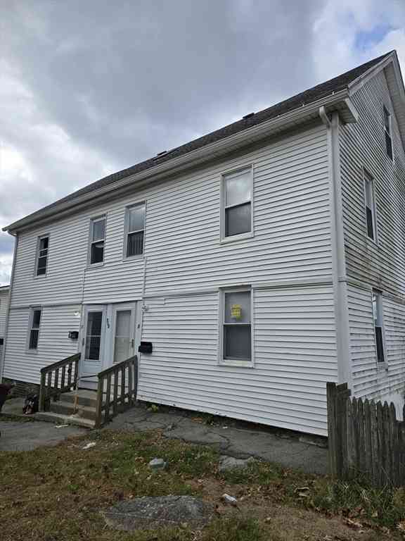 Condo For Rent - 712 Lawrence St #2<br/> Lowell, MA 01852