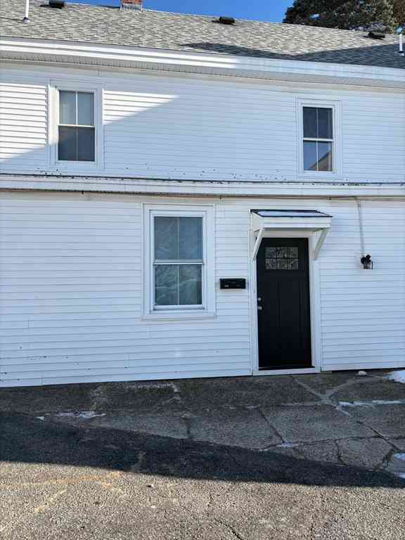 Condo For Rent - 258 Elm Street #REAR<br/> Amesbury, MA 01913