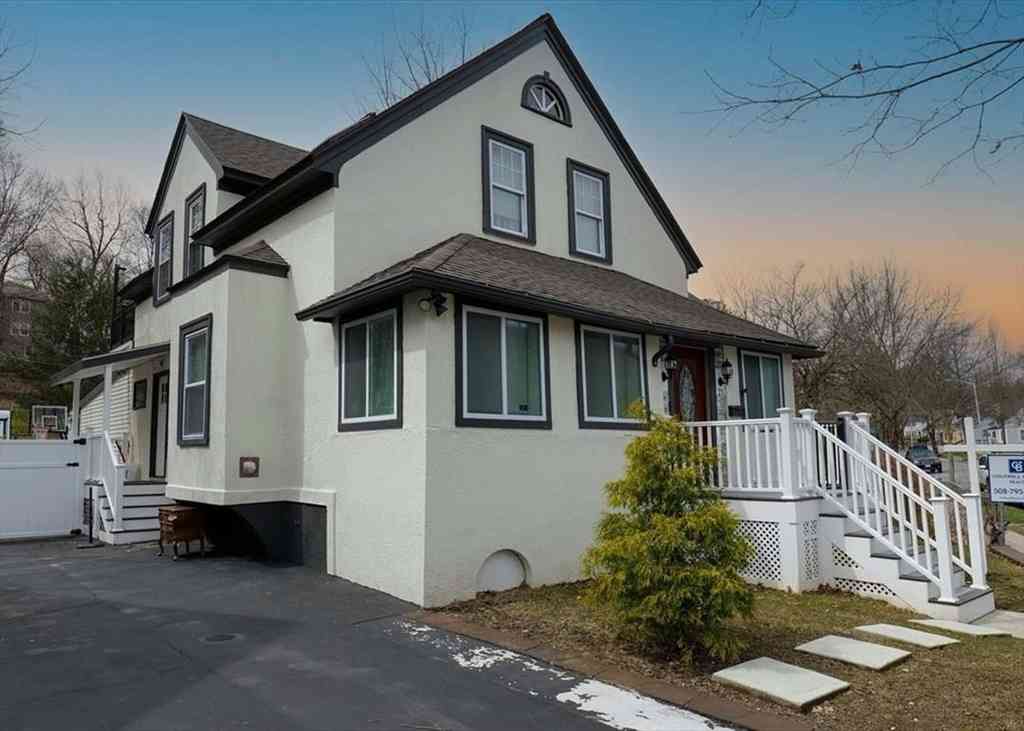 Homes For Rent - 21 Englewood<br/> Worcester, MA 01603