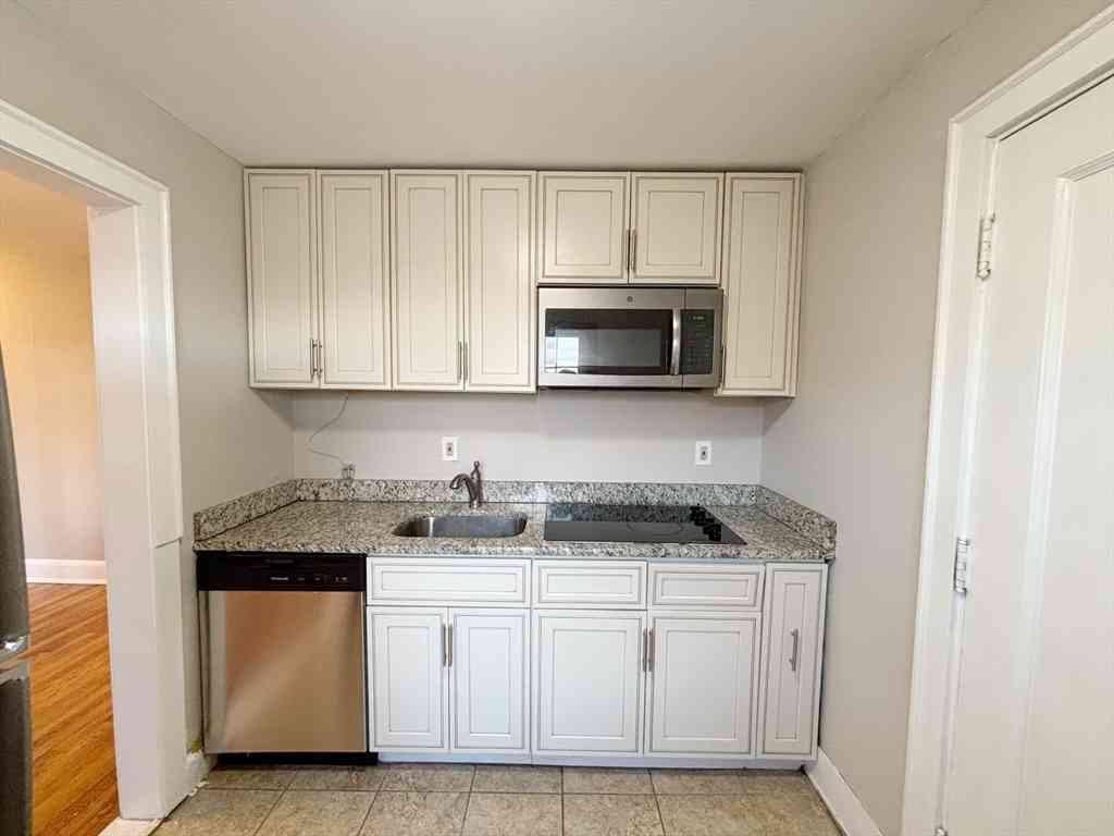 Condo For Rent - 195 Thomas Burgin Pkwy #507.<br/> Quincy, MA 02169