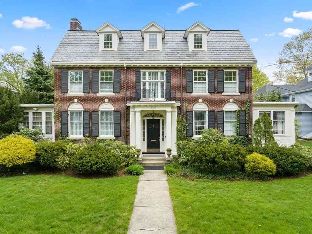 Homes For Rent - 1010 Centre St<br/> Newton, MA 02459