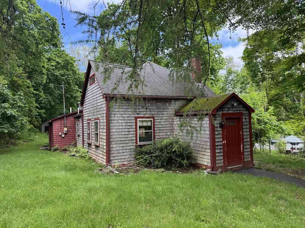 Homes For Sale - 54 Plymouth St<br/> East Bridgewater, MA 02333