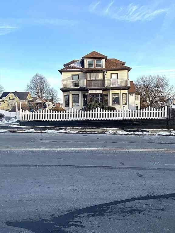 Homes For Sale - 521 Liberty St<br/> Springfield, MA 01104