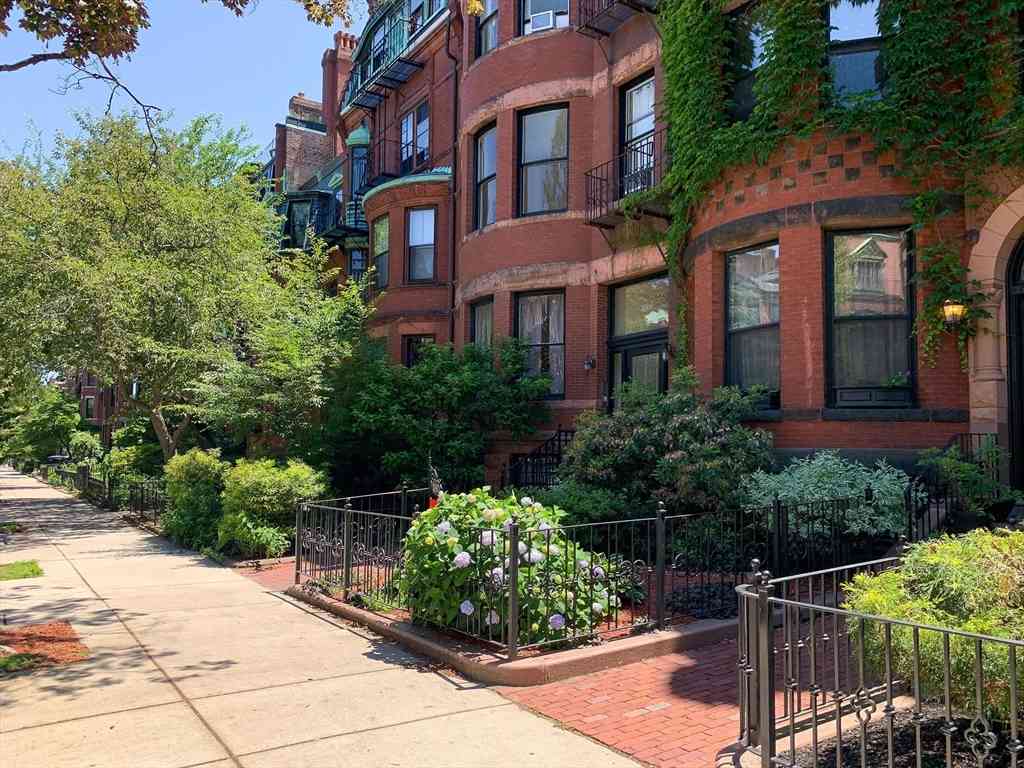 Condo For Sale - 388 Marlborough St #2<br/> Boston, MA 02115