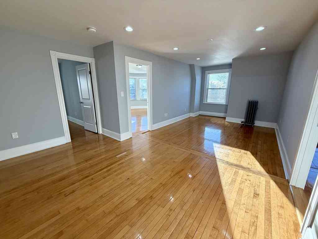 Apartment For Rent - 437-439 High St #3<br/> Medford, MA 02155