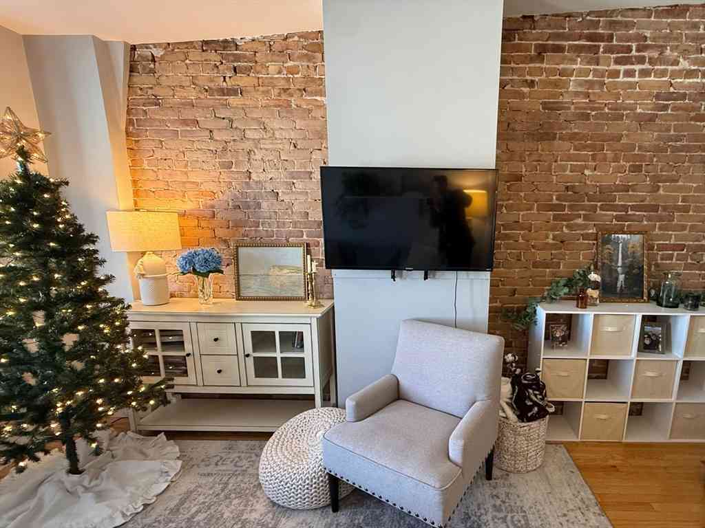 Condo For Rent - 265 Lexington Street #4<br/> Boston, MA 02128
