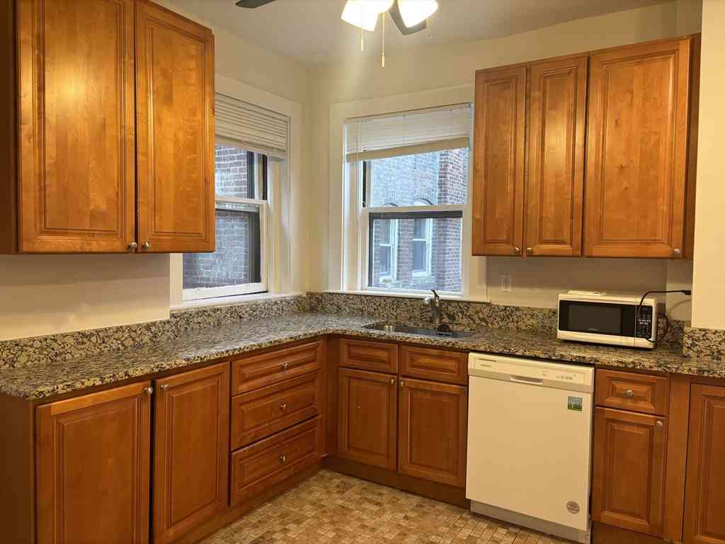 Apartment For Rent - 6 Beals Street #2<br/> Brookline, MA 02446
