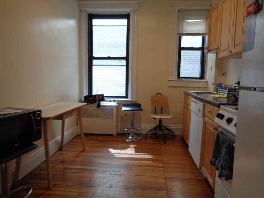 Apartment For Rent - 40 Carlton Street #5<br/> Brookline, MA 02446