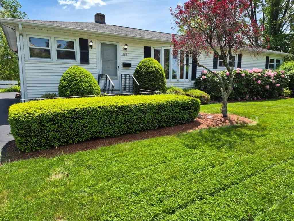 Homes For Rent - 585 Burncoat St<br/> Worcester, MA 01606