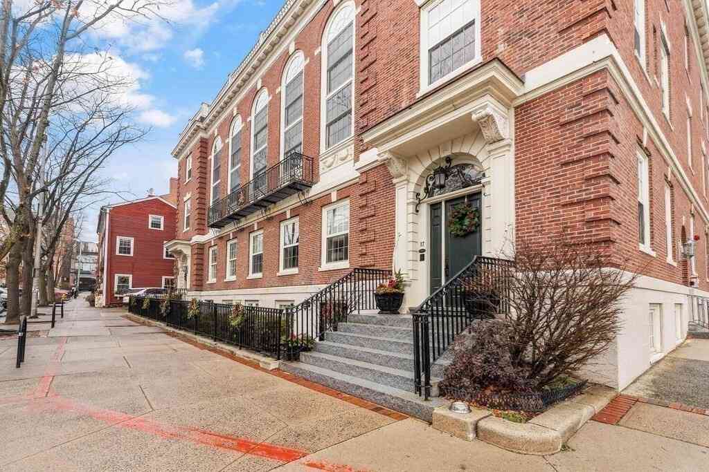Condo For Rent - 17 Central St #9<br/> Salem, MA 01970