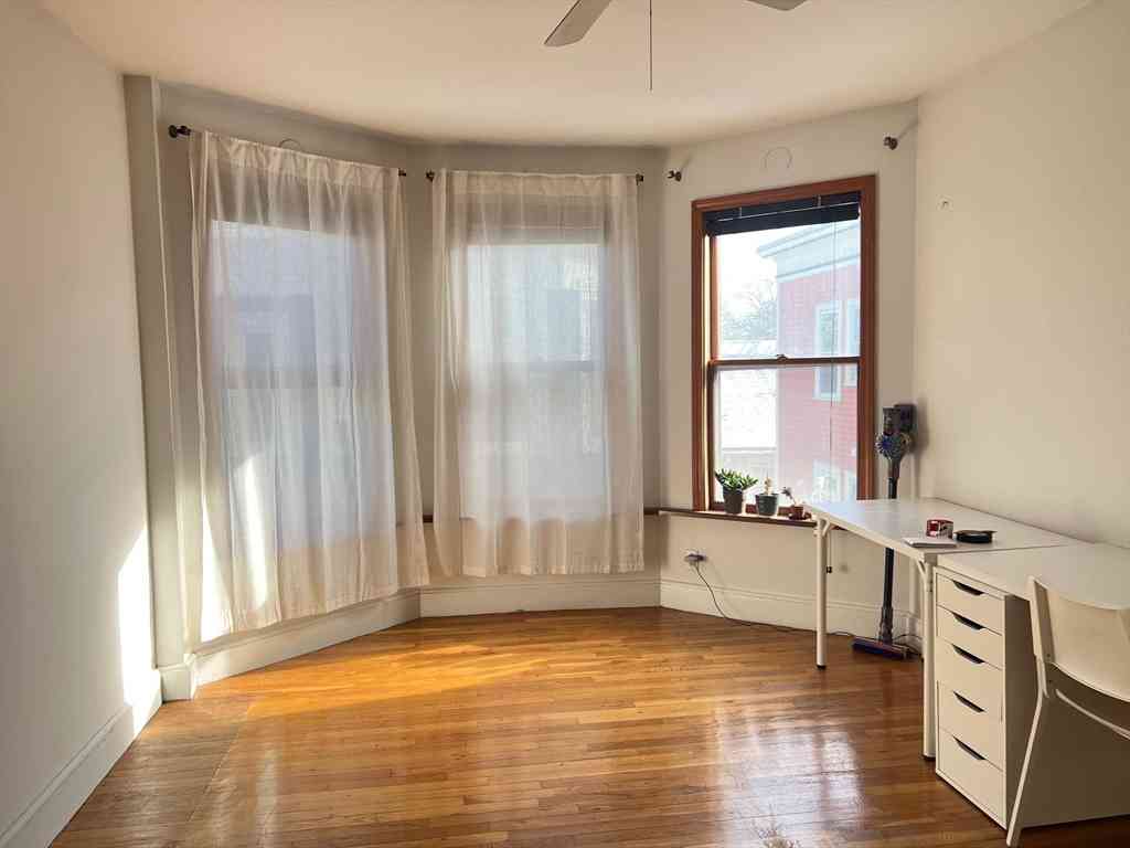 Condo For Rent - 14 1/2 Magnolia #3<br/> Cambridge, MA 02138
