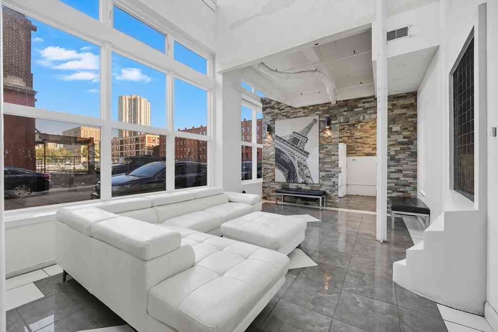 Apartment For Rent - 11-31 Park St #302<br/> Springfield, MA 01103