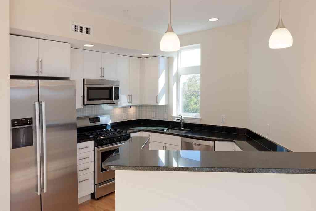 Apartment For Rent - 7 Cameron #302<br/> Cambridge, MA 02140