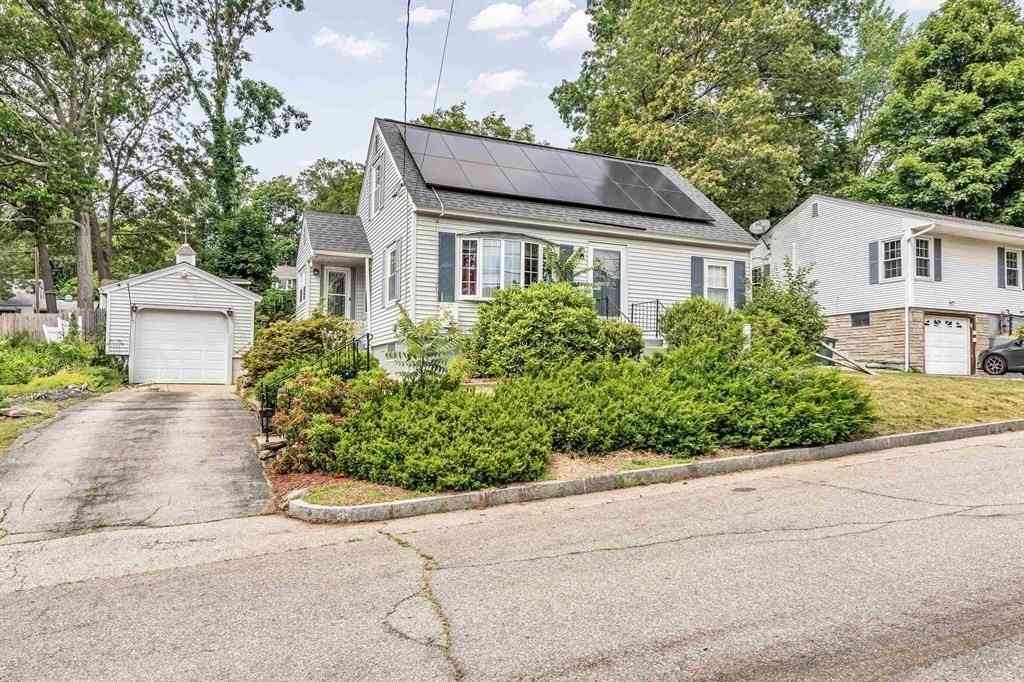 Homes For Sale - 354 Seames Dr<br/> Manchester, NH 03103