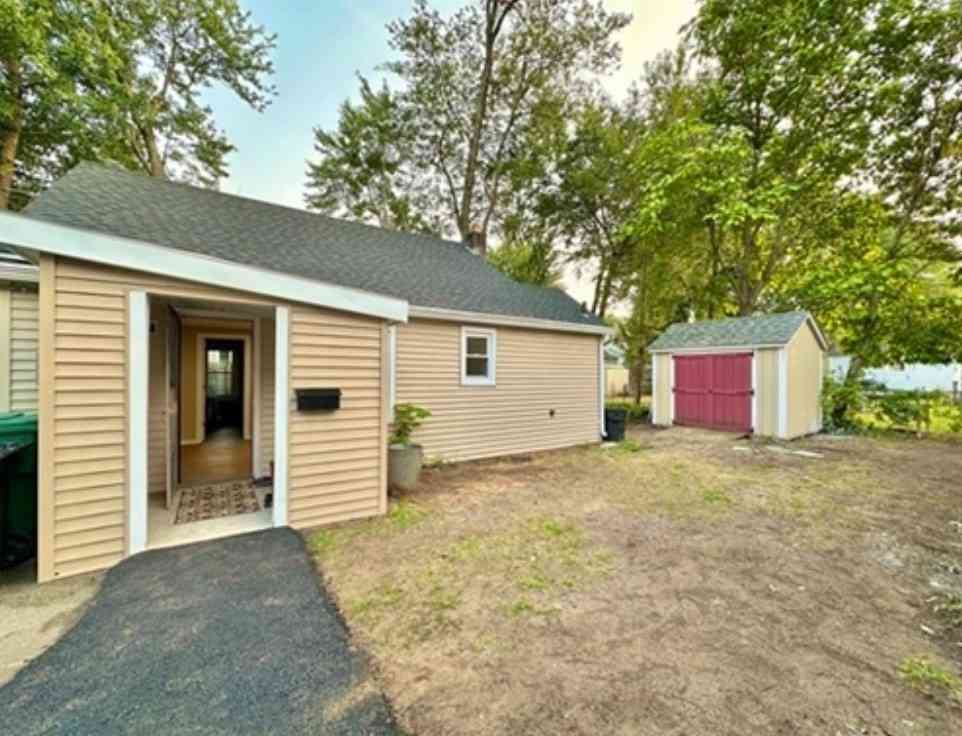 Homes For Rent - 73 Summit Ave #B<br/> Chicopee, MA 01013