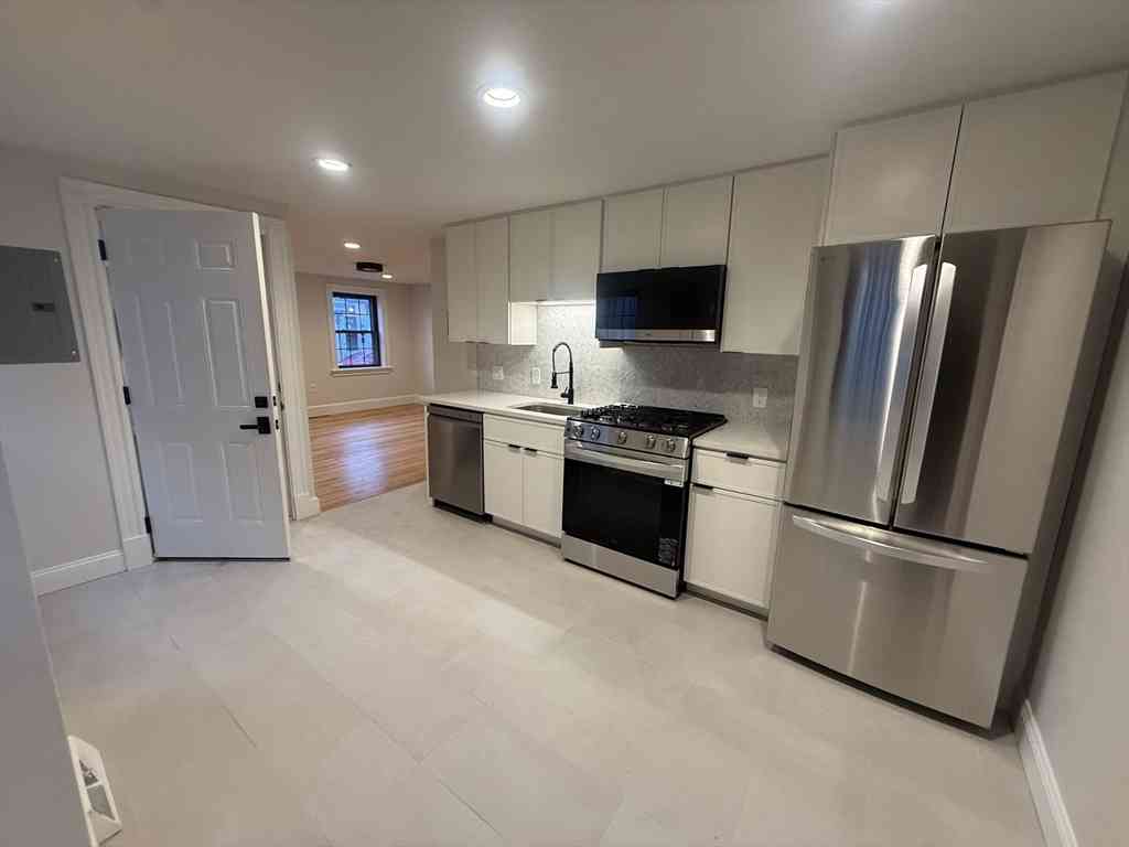 Homes For Rent - 250 W 5th Street #1<br/> Boston, MA 02127