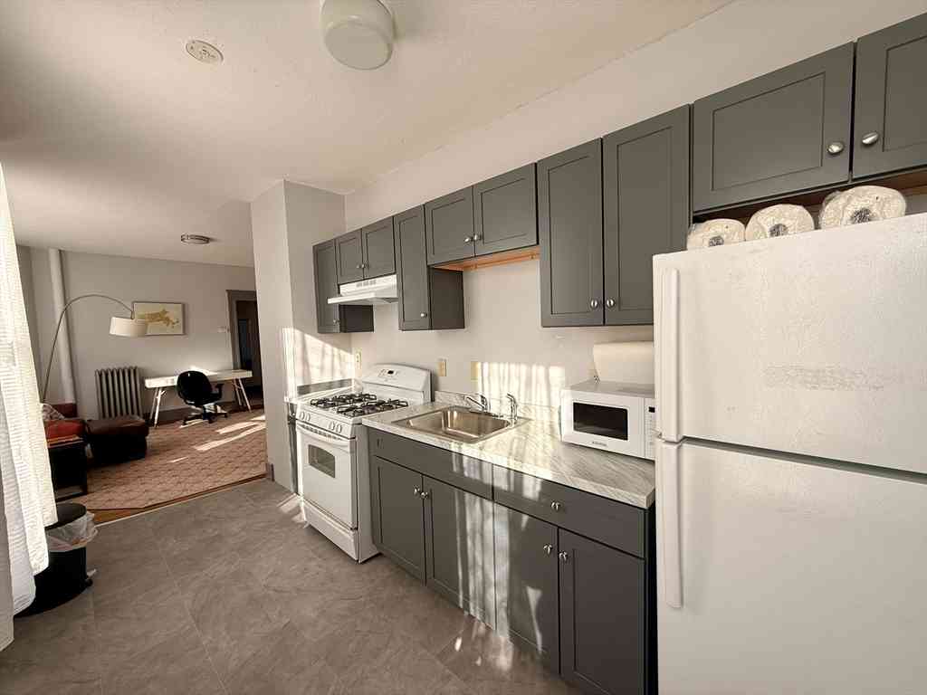 Homes For Rent - 70 Russell St #6<br/> Worcester, MA 01609