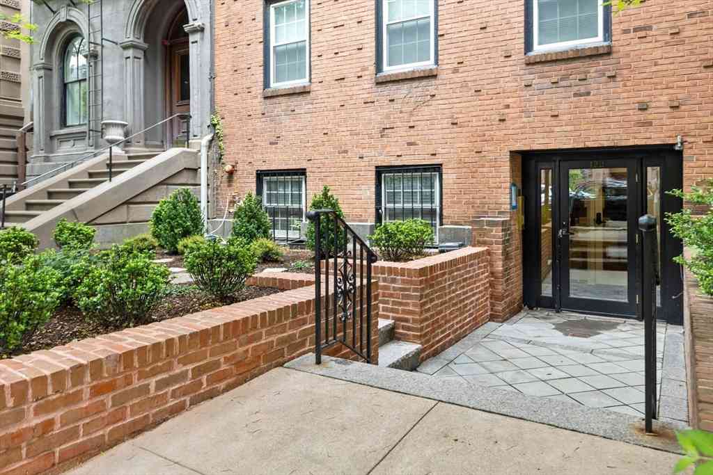 Homes For Rent - 122 Beacon #6<br/> Boston, MA 02116
