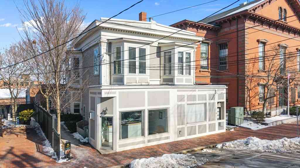 Condo For Sale - 68 Pleasant St #2<br/> Essex County, Newburyport, MA 01950