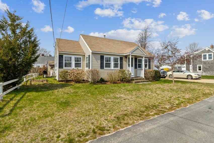 Homes For Sale - 10 Surf Avenue<br/> Wareham, MA 02571