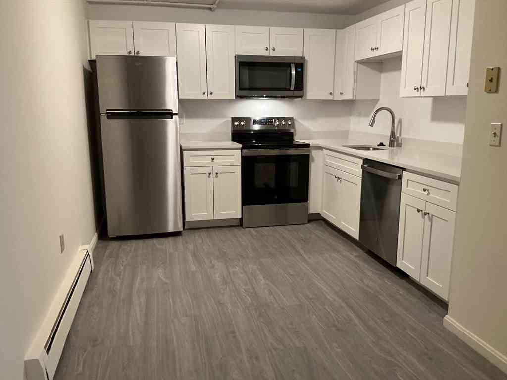 Apartment For Rent - 121 North St #2<br/> Medfield, MA 02052