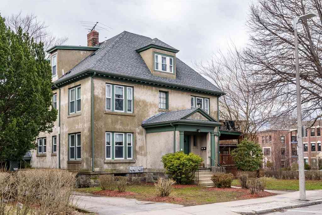 Apartment For Rent - 229-231 Chestnut Hill Ave #3<br/> Boston, MA 02135