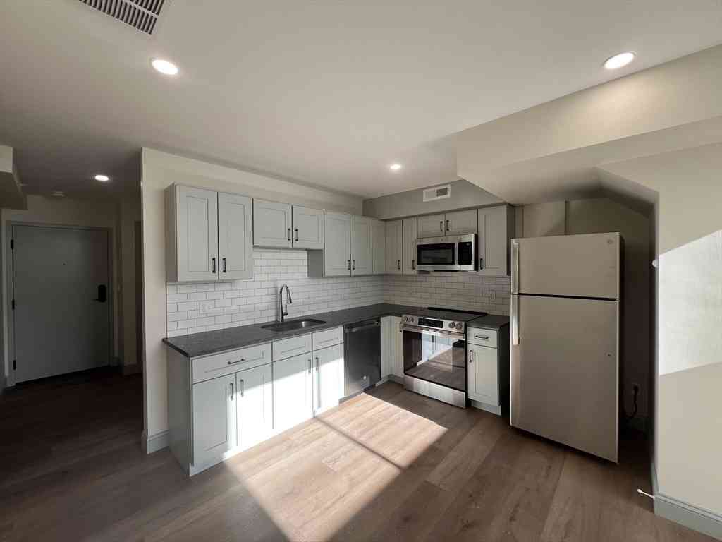Apartment For Rent - 160 Seabury St #32<br/> Fall River, MA 02720