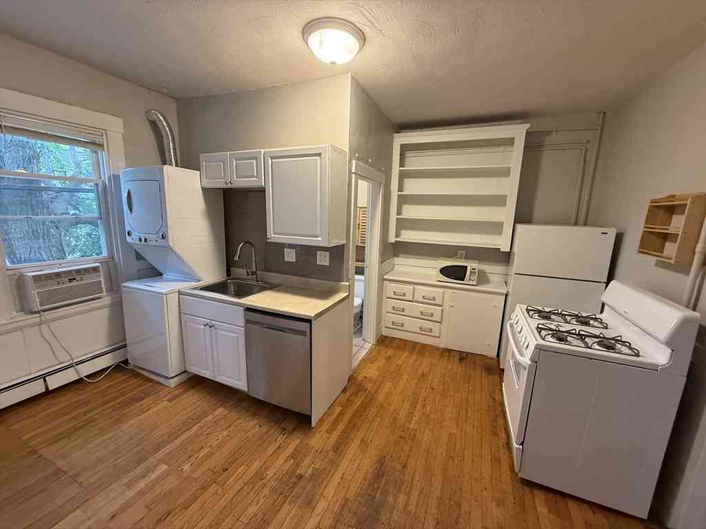 Condo For Rent - 150 Fifth St. #2<br/> Cambridge, MA 02139