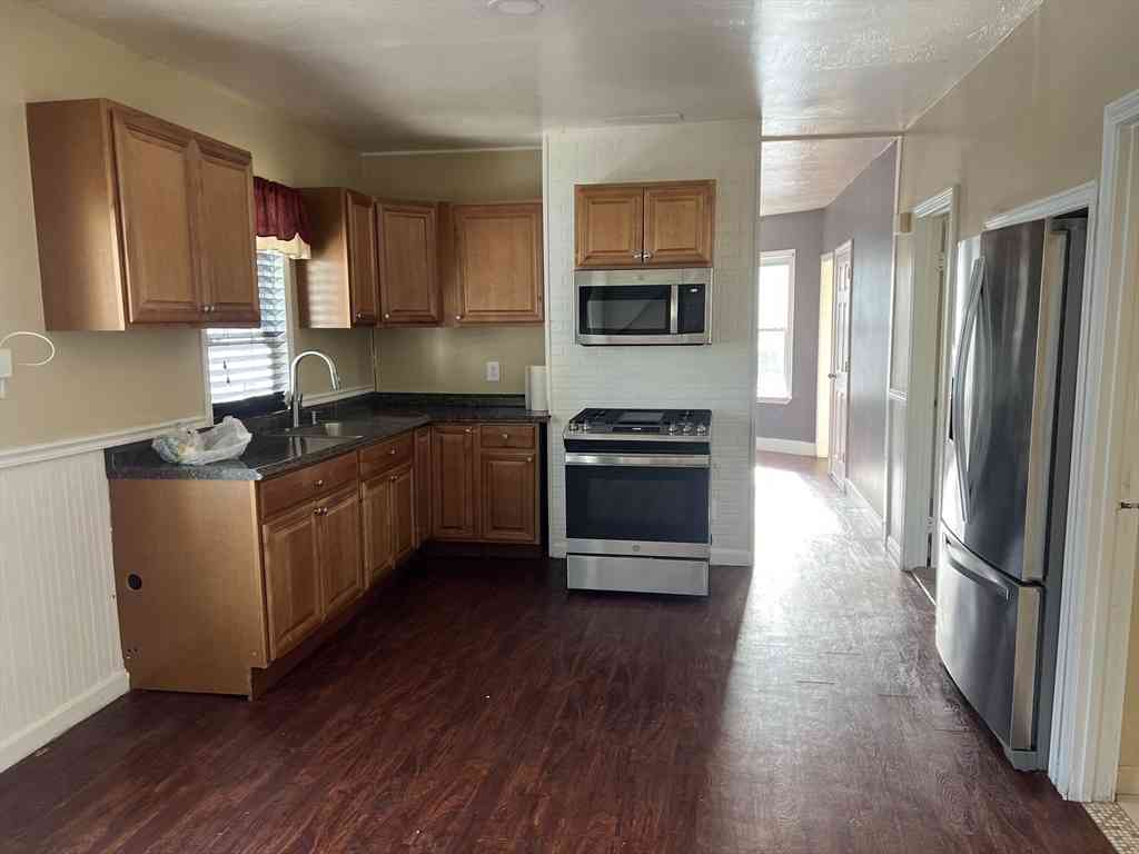 Apartment For Rent - 363 Earle St. #2<br/> New Bedford, MA 02746