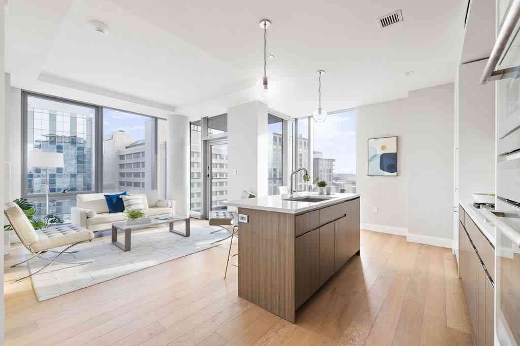 Condo For Sale - 100 Shawmut Ave #807<br/> Boston, MA 02118