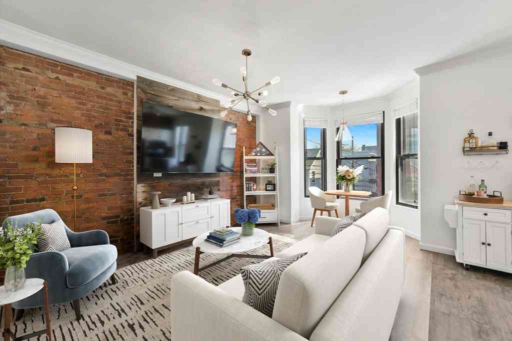 Condo For Sale - 158 F St #2<br/> Boston, MA 02127