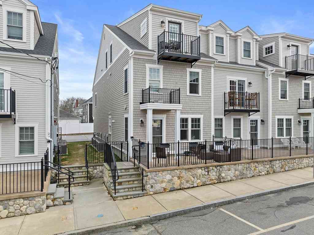 Condo For Sale - 25 Howland St #2<br/> Plymouth County, Plymouth, MA 02360
